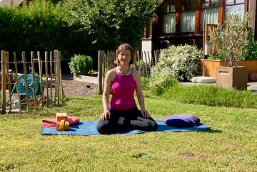 Sommer Yoga mit Sonja Steur im Garten